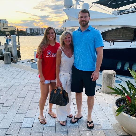 Meet your Posher, Donna - Picture 2 of 2